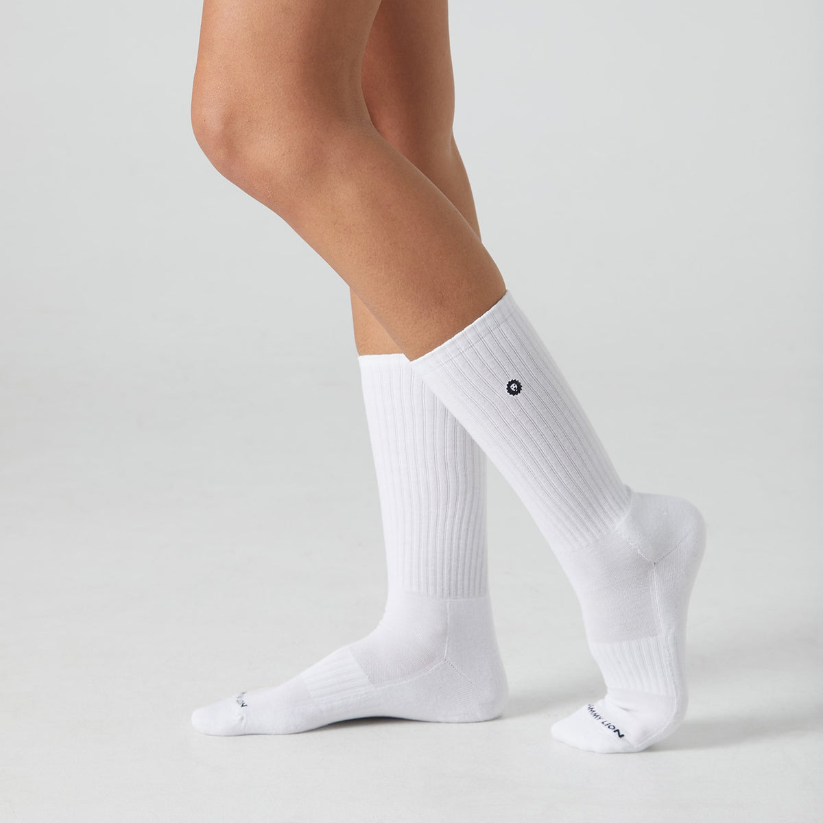 Athletic Essentials Lion - White (2)